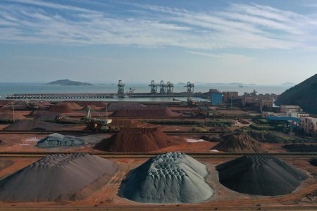 China ferrous futures rise on financial easing optimism