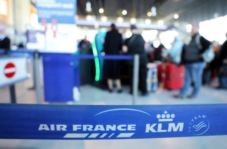 Air France-KLM narrows quarterly losses as bookings start restoration