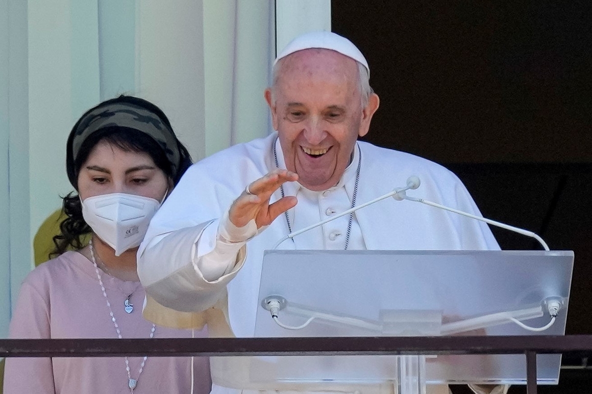Pope Francis makes first look since intestinal surgical procedure