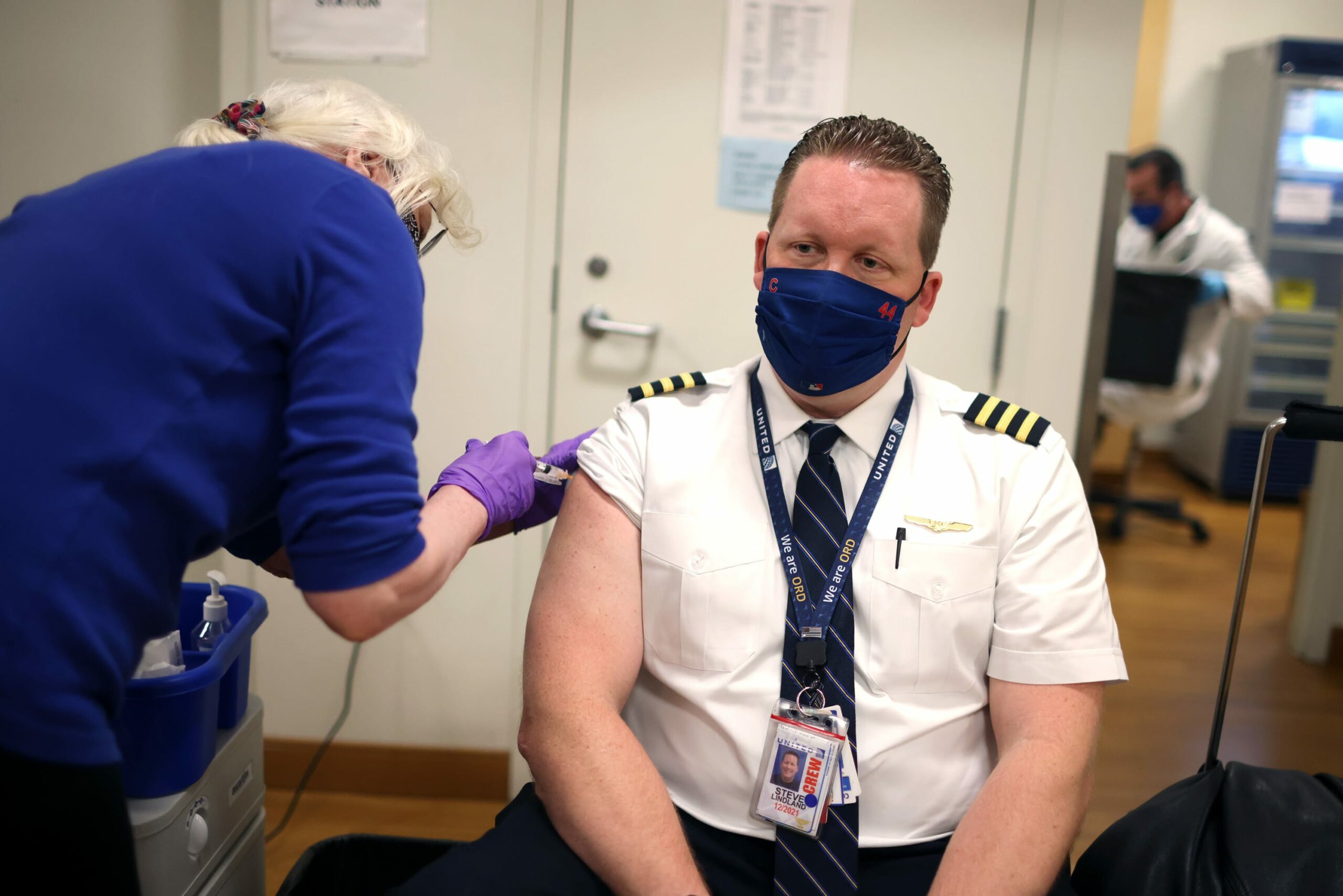 United Airways would require all U.S. workers to be vaccinated, a primary for nation’s carriers