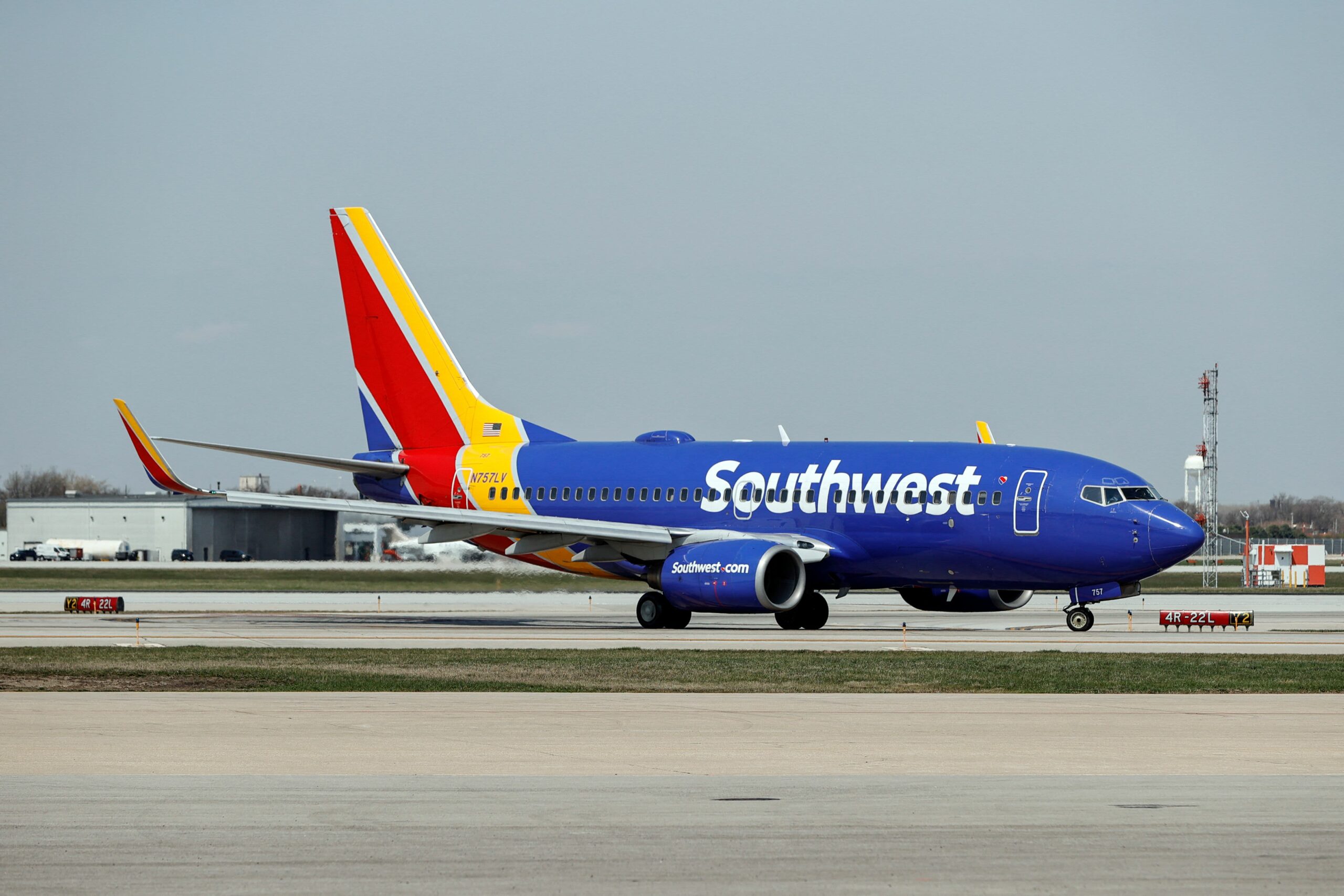 Southwest weighs schedule modifications, apologizes to workers after complaints