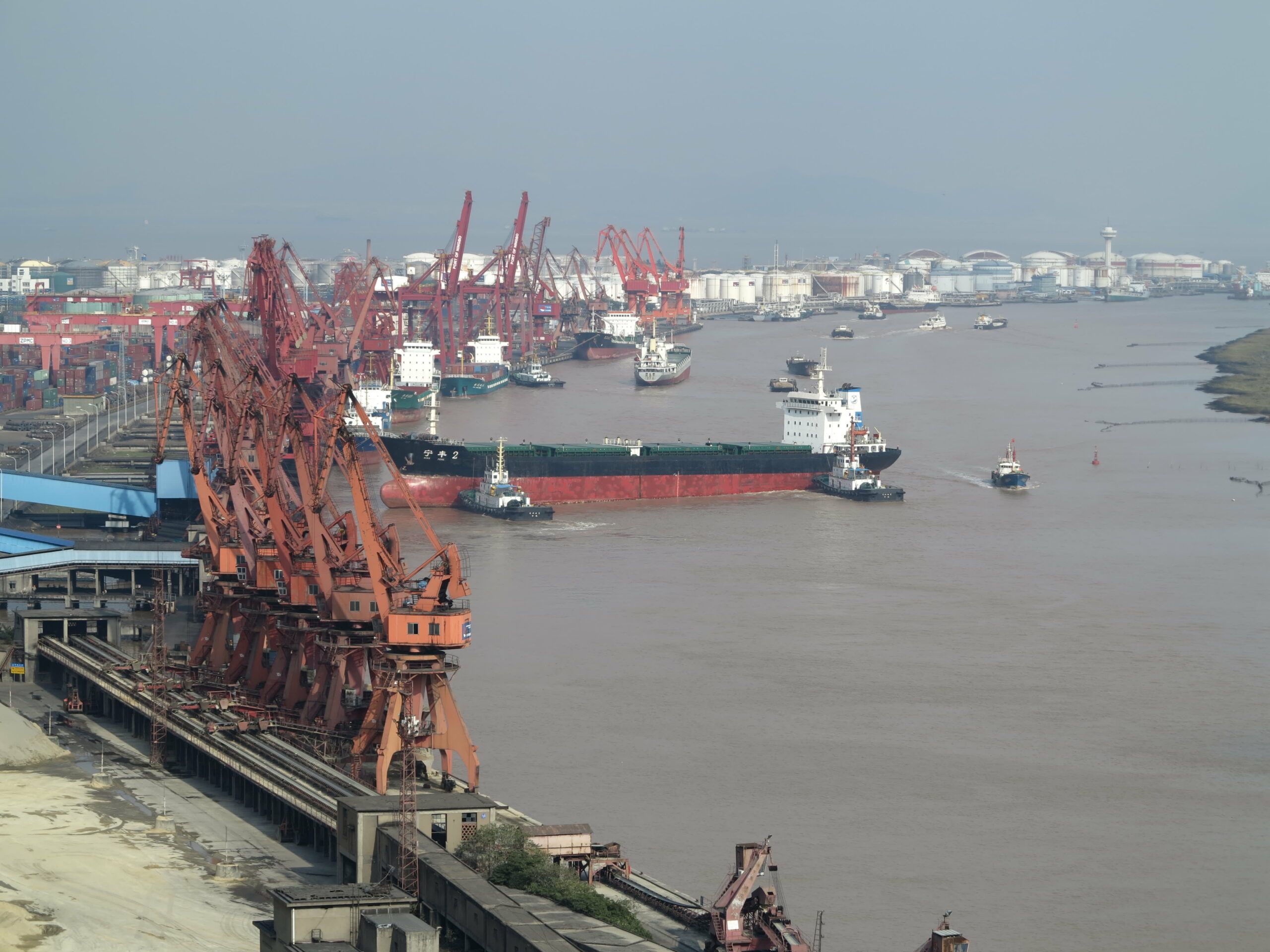 China partially shuts down port after one Covid case
