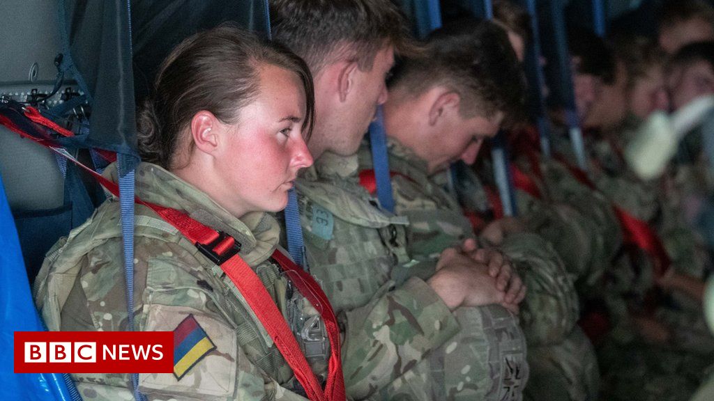 Afghanistan: Ultimate UK troops depart Kabul