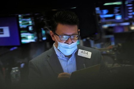 US STOCKS-S&P 500 closes at document excessive as Apple, healthcare shares assist shrug off Delta worries