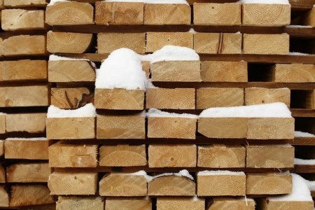 GRAPHIC-Canadian lumber producers to shed lofty revenue good points as demand recedes