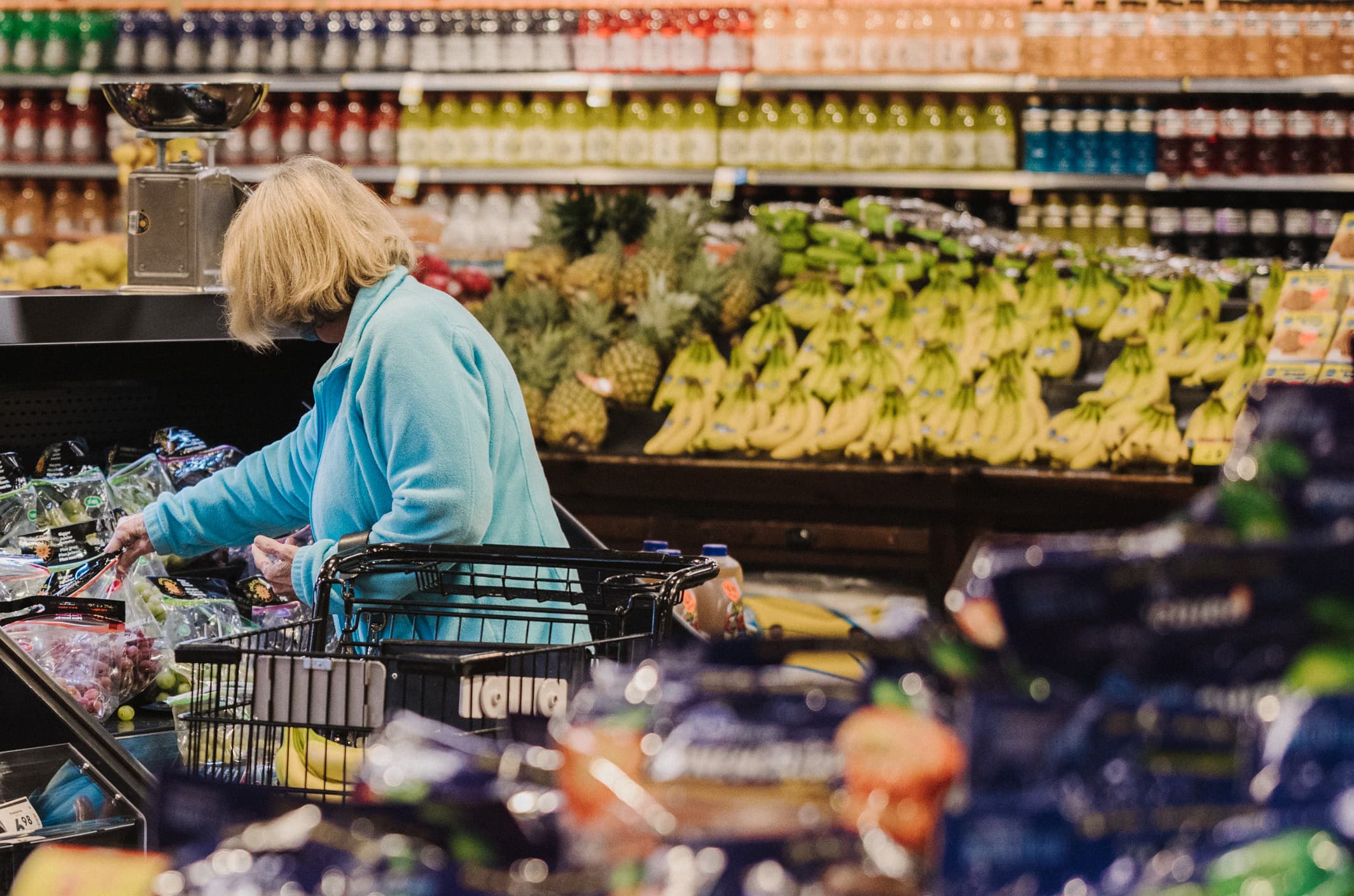 Kroger gets hit by higher costs, offsetting bigger grocery baskets