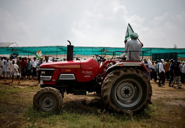 Indian farmers stage protest outdoors Delhi in opposition to farm legal guidelines