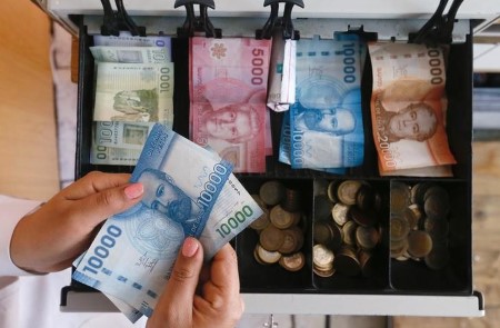 EMERGING MARKETS-Chile’s peso leads weekly losses on Chinese copper concerns