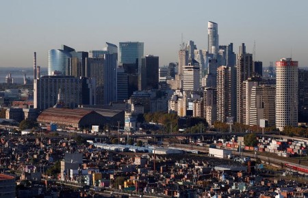 Argentina makes $1.9 bln payment to IMF amid race for new deal