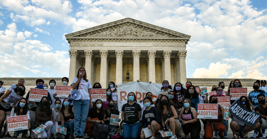 Abortion Poll: Most Americans Disagree With Supreme Court on Texas Ban