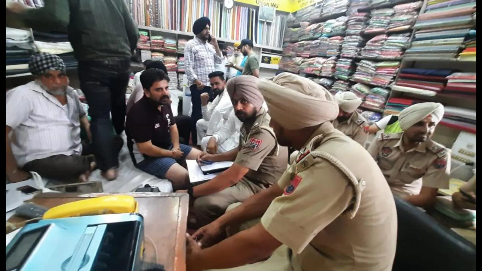 Forex dealer robbed of ₹16 lakh at gunpoint in Amritsar