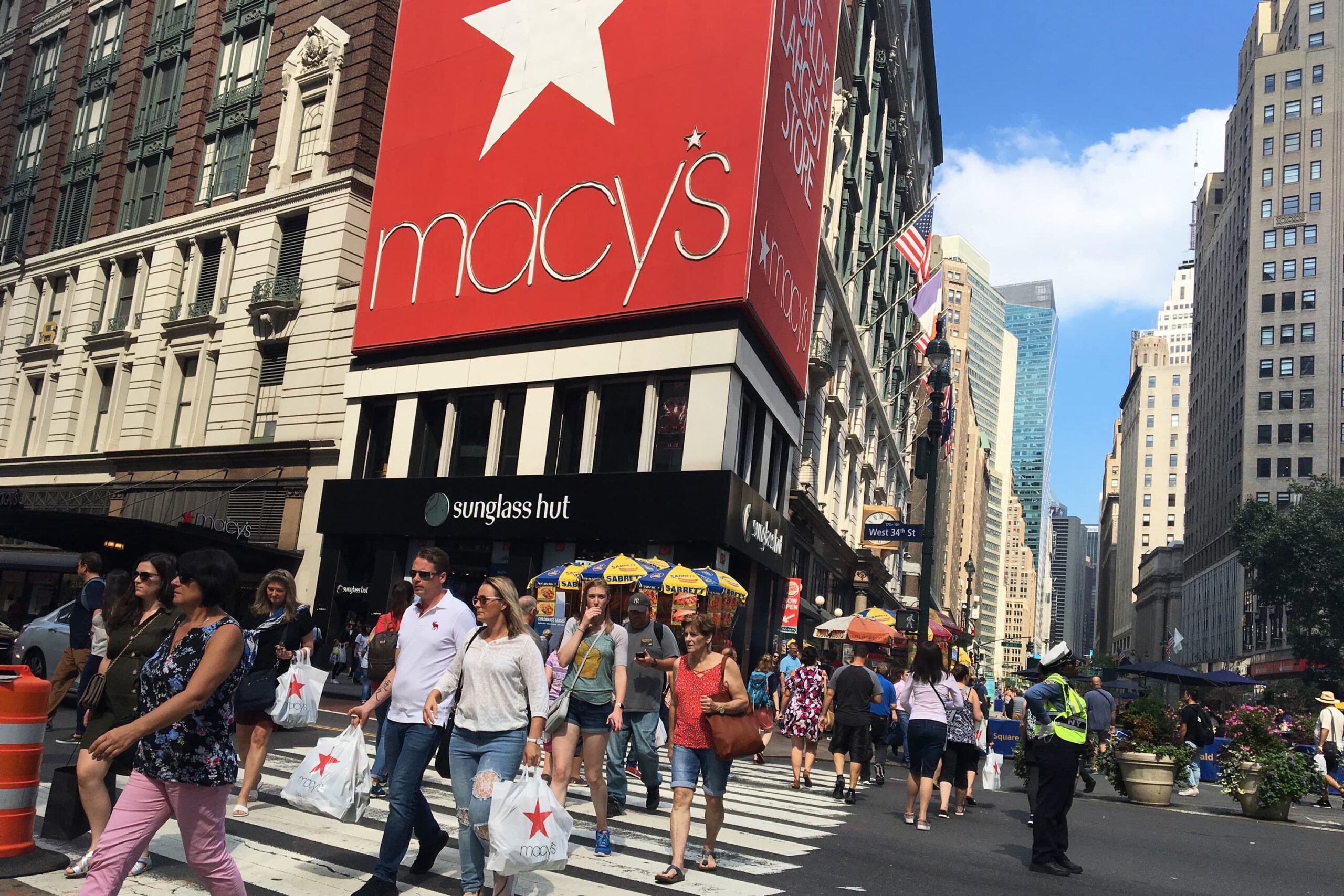 Activist Jana takes stake in Macy’s, urges digital biz spin
