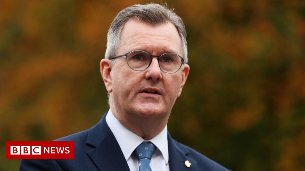 NI Protocol: DUP leader denies backtracking on Stormont threat