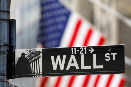 US STOCKS-Wall St ends choppy session lower on earnings jitters; financials down