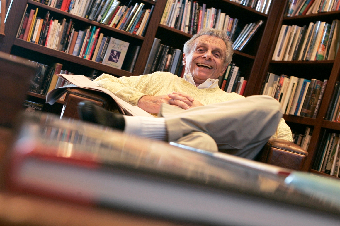 Mort Sahl, one of the first comedians to focus on politics, dies at 94