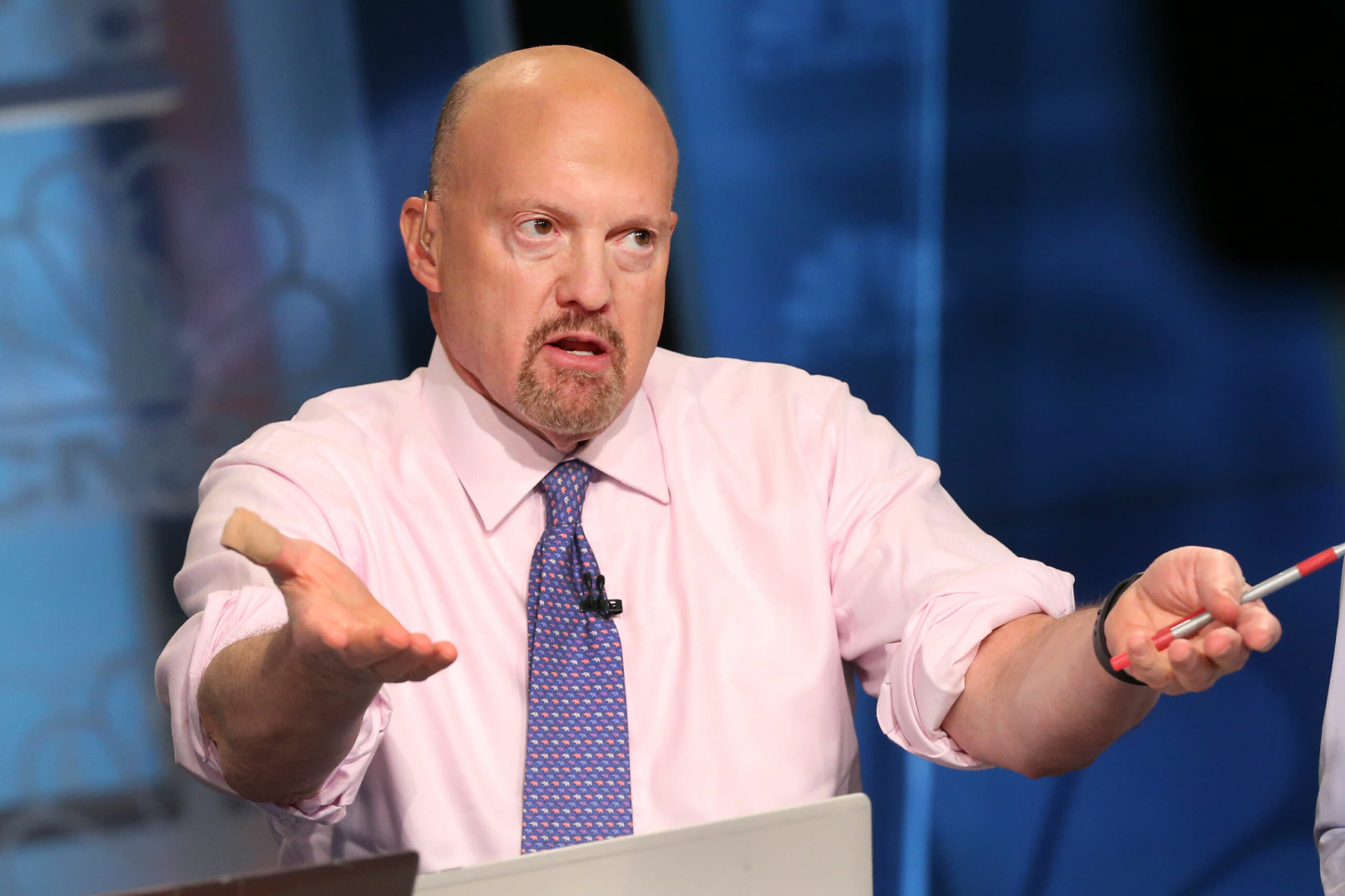 Cramer says anyone selling big tech stocks in premarket is ‘either a machine or an idiot’