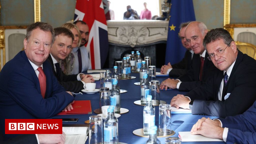 Brexit: UK and EU chief negotiators to meet for NI talks