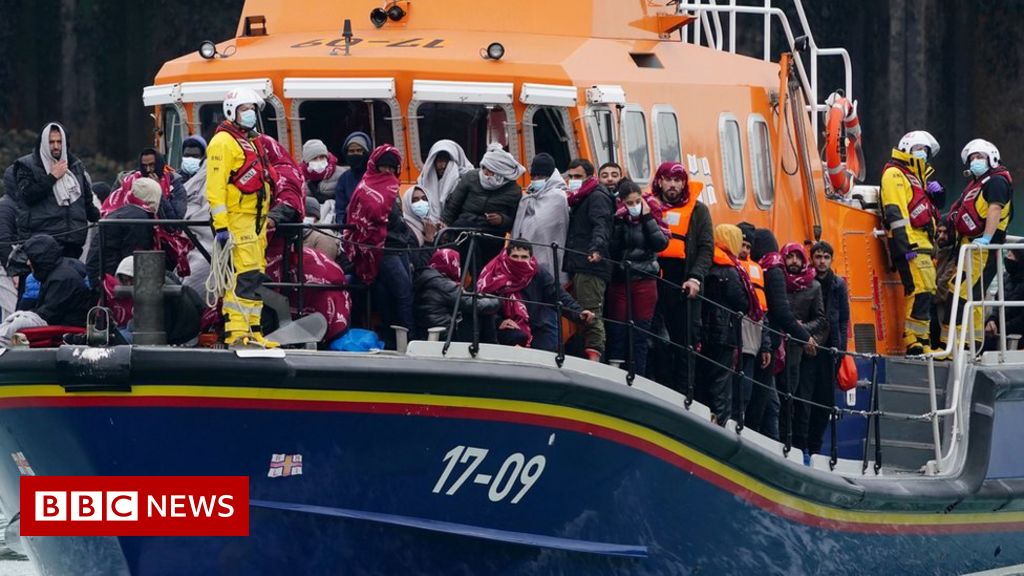 Migrant crossings: Minister to lead review after record journey numbers