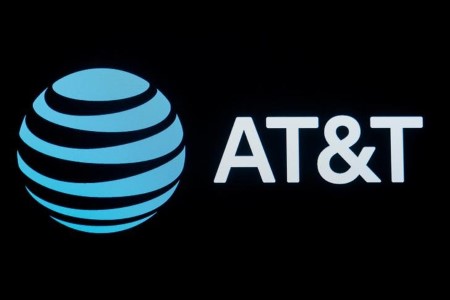 AT&T, Verizon agree to new precautions to address 5G air safety concerns