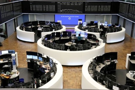 European shares rebound from Omicron-fuelled selloff