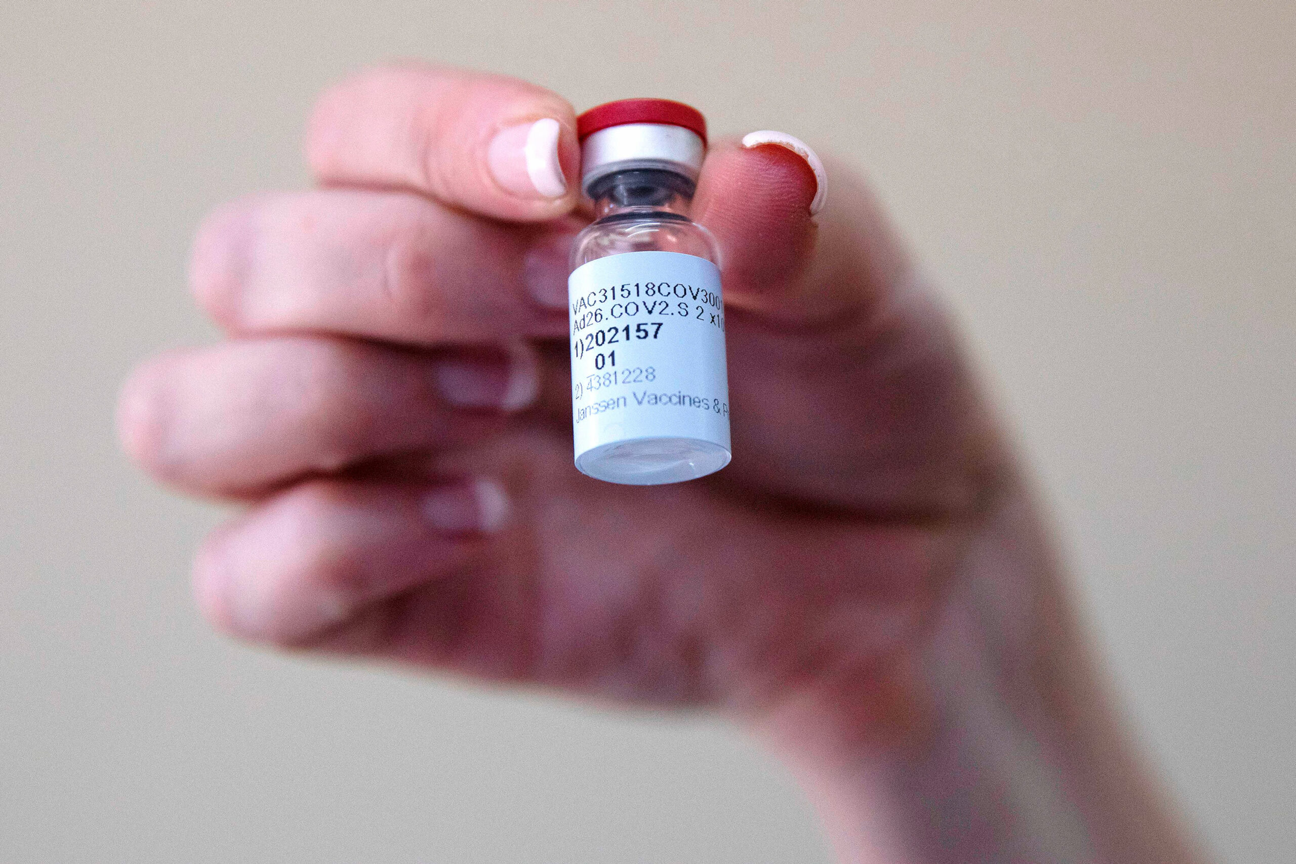 CDC panel prefers Pfizer, Moderna vaccines over J&J due to rare blood clot cases