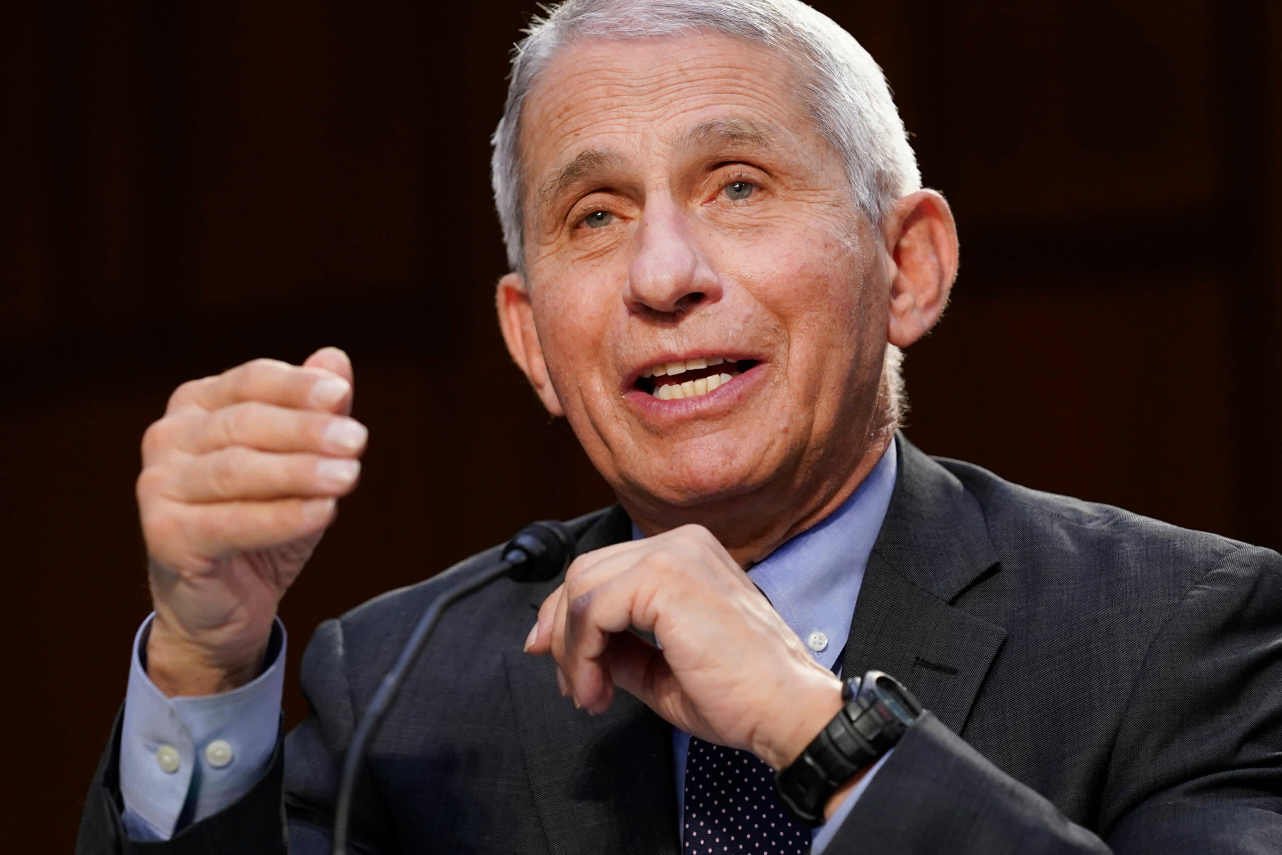 Fauci predicts omicron Covid wave will peak in U.S. by end of January