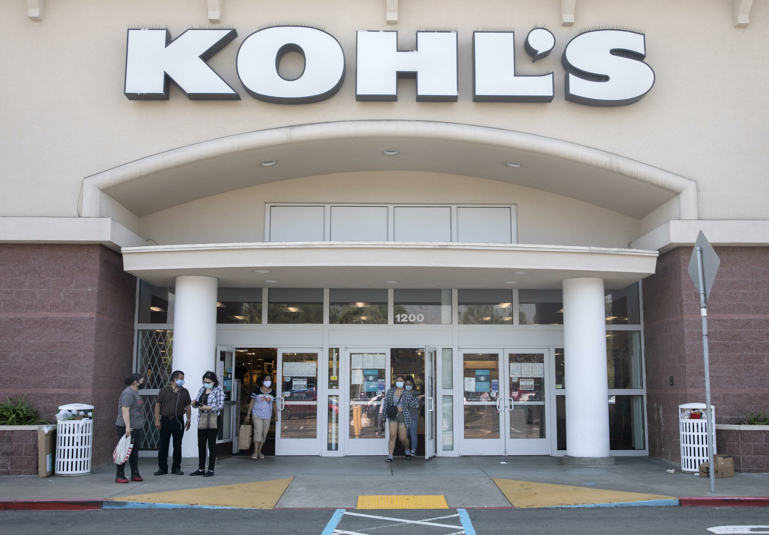Kohl’s shares surge as takeover offers emerge, suitors include Sycamore