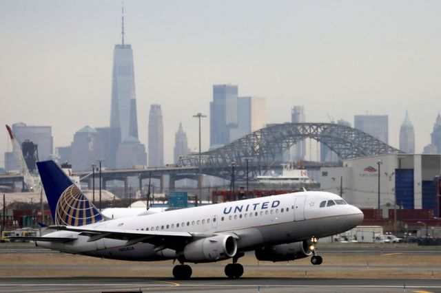 United, Delta cancel more than 200 U.S. Christmas Eve flights amid COVID surge