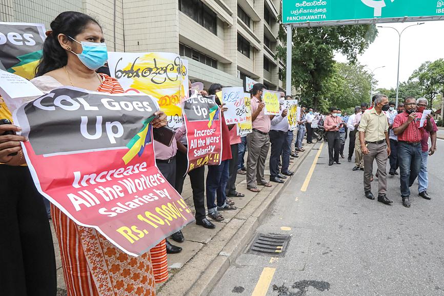 Forex-depleted Sri Lanka reins in black market remittances