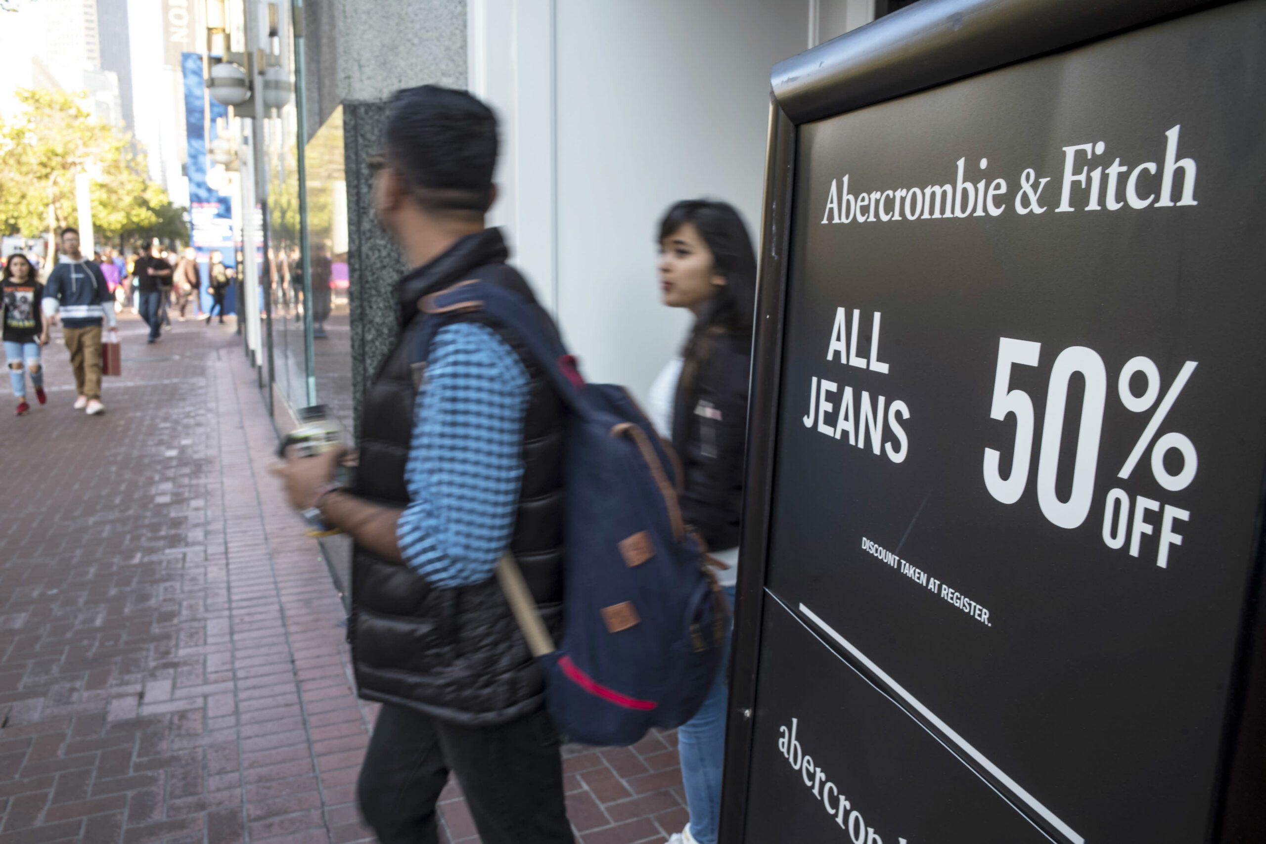 Abercrombie & Fitch trims holiday-quarter sales outlook