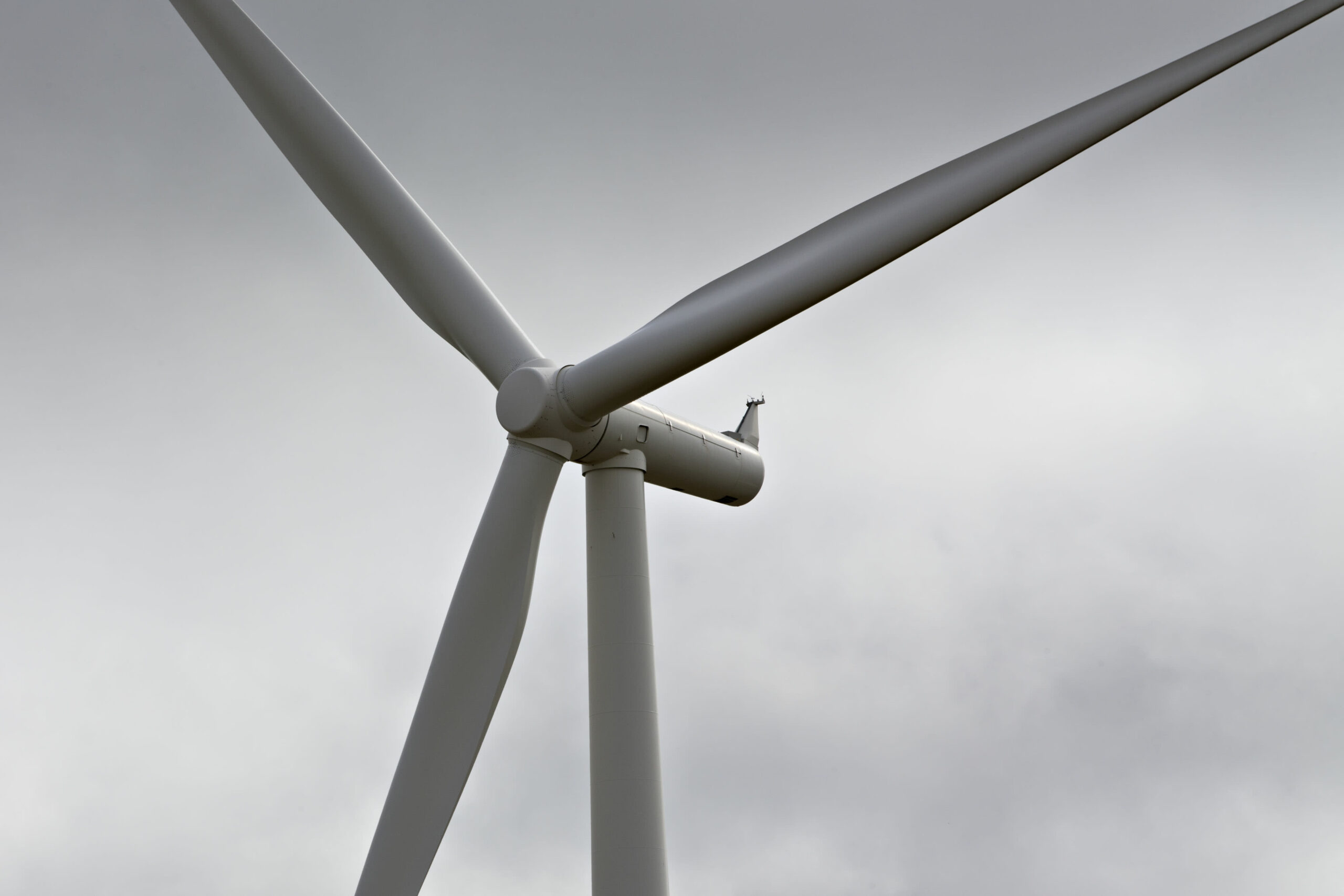 Buffett’s MidAmerican Energy plans $3.9 billion wind, solar project