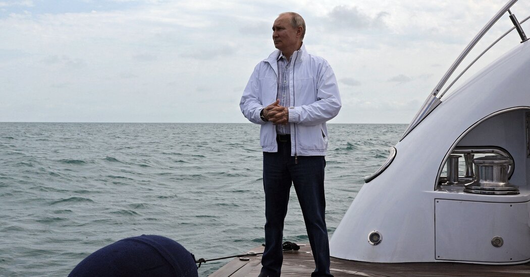 Ukraine Live Updates: Russia Dismisses U.S. Threat to Sanction Putin Personally as Bluster