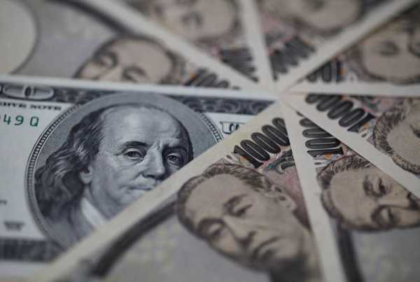 Dollar’s rise pauses before Fed minutes; yen at 5-year lows