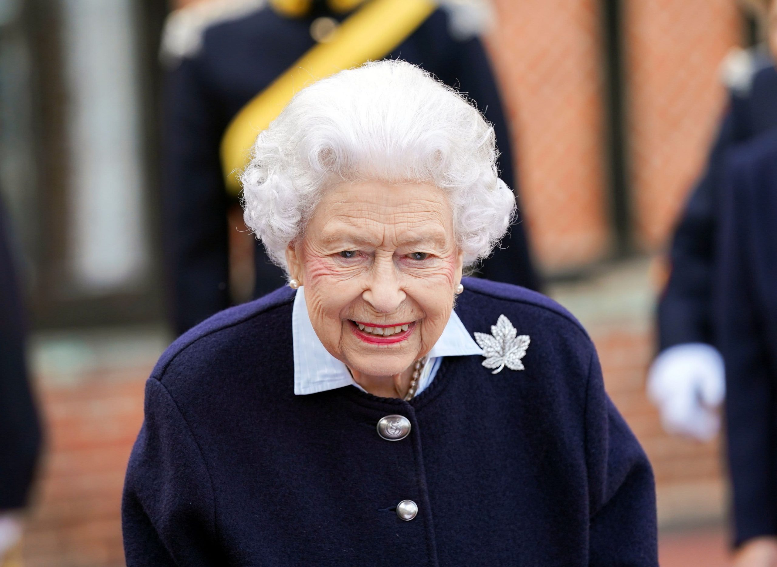 Queen Elizabeth tests positive for Covid, her symptoms are mild and she is vaccinated