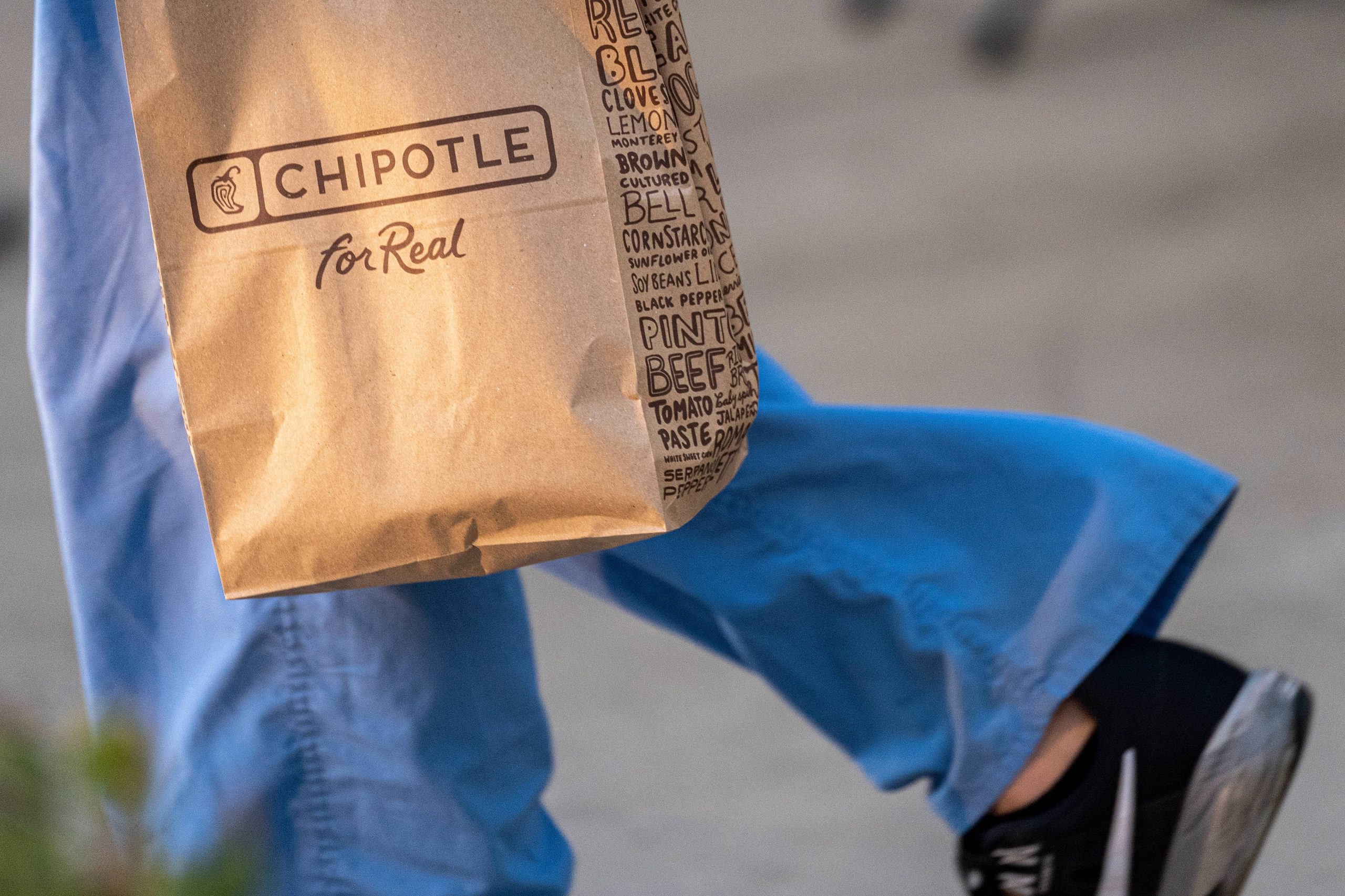 Chipotle Mexican Grill (CMG) Q4 2021 earnings beat