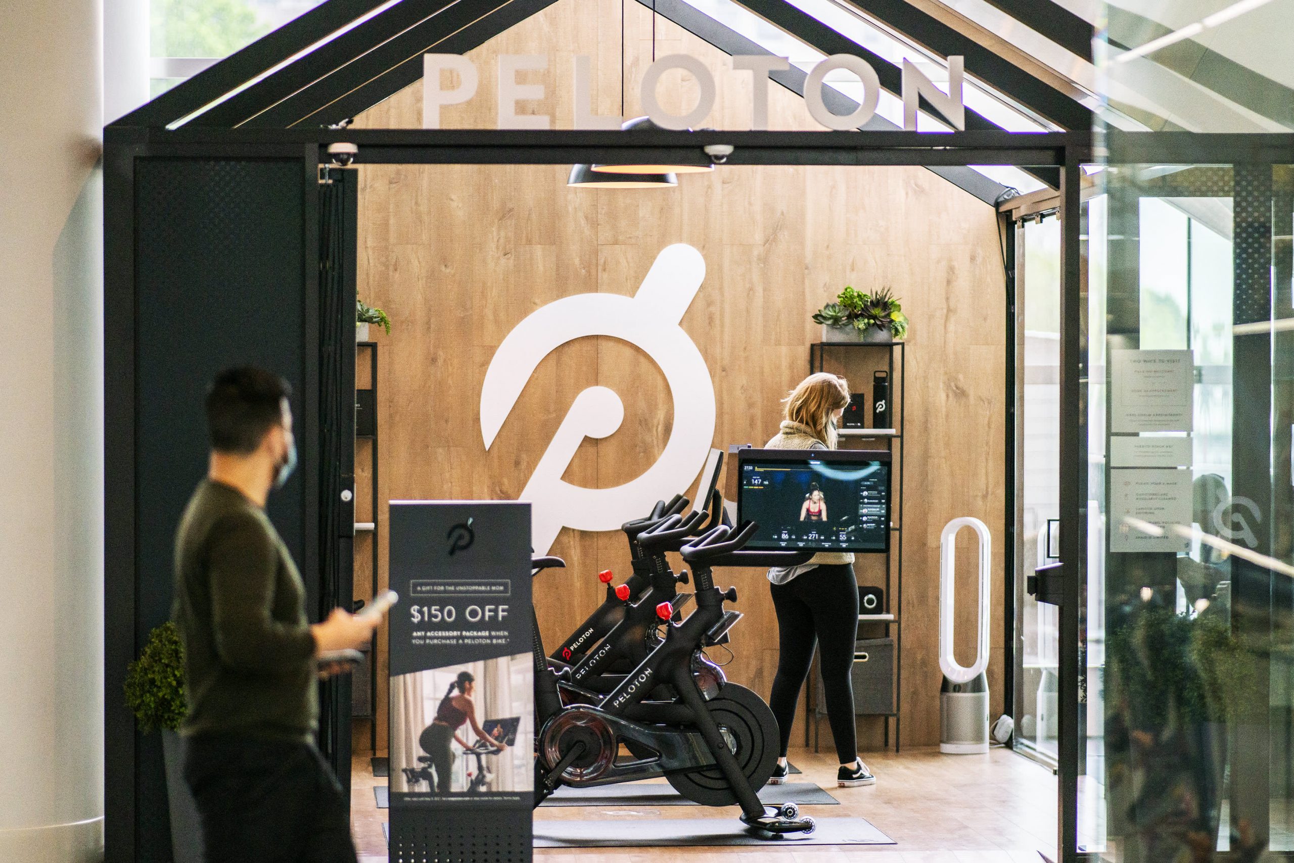 Peloton slashes full-year outlook as company replaces CEO, cuts jobs