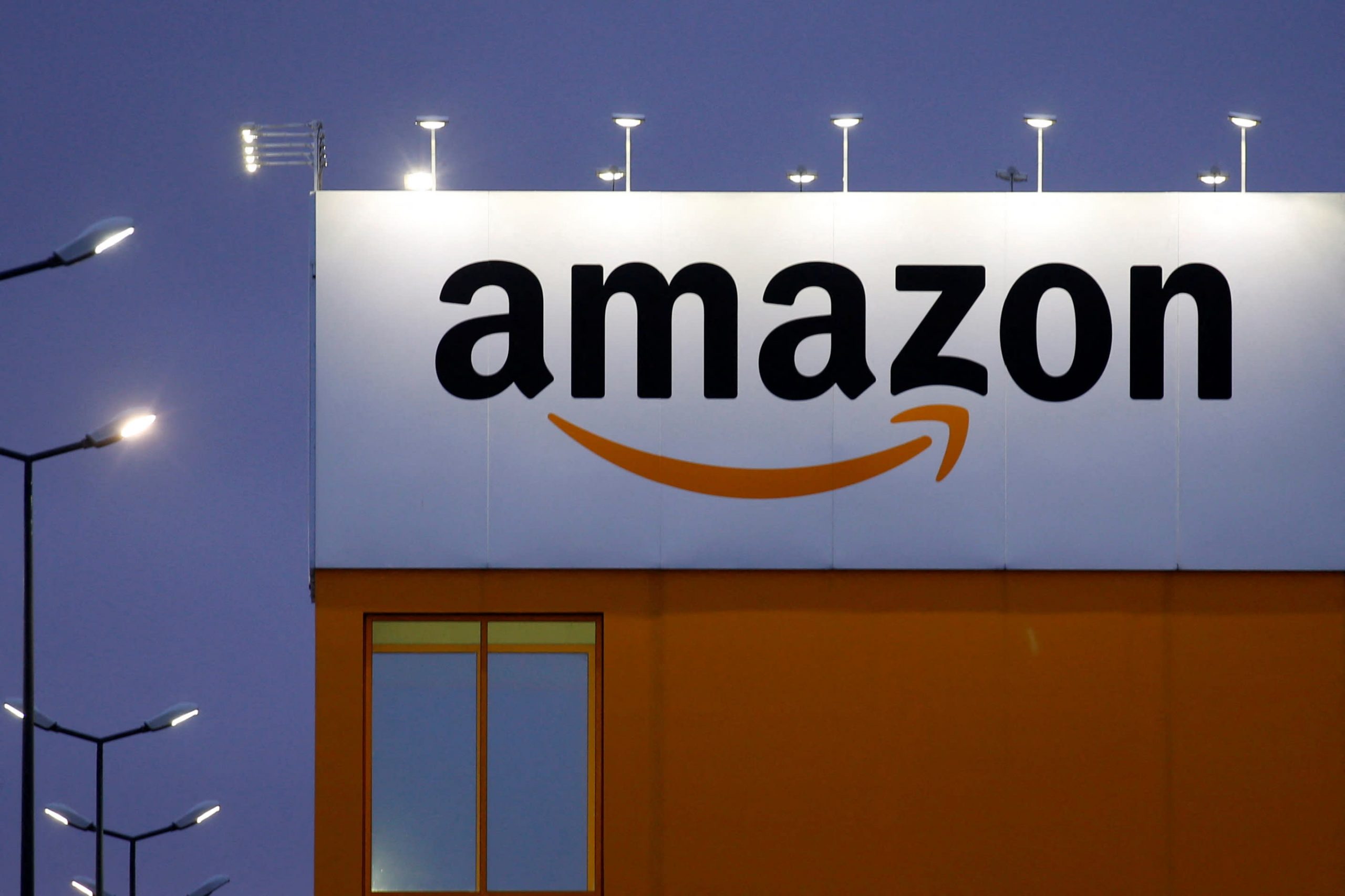Top Wall Street analysts say buy Amazon & Walmart