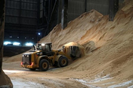 SOFTS-Raw sugar prices weaken as fund appetite wanes