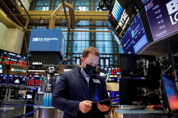 Analysis-Tech-light corporate bonds swerve worst of stock market woes