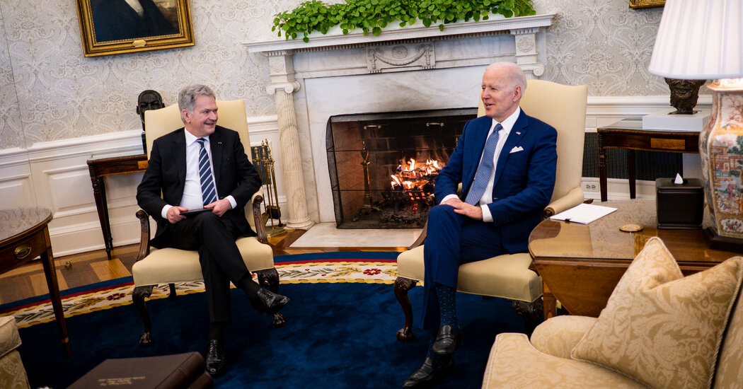 Finland, Neutral but Nervous, Discusses Defense With Biden