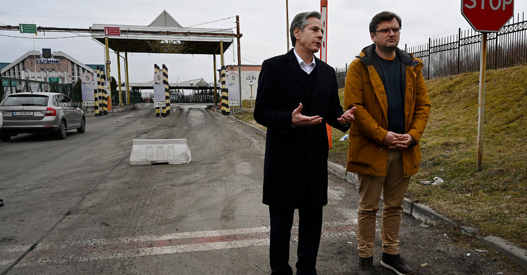 Blinken Arrives in Poland to Gauge Additional US Aid for Ukraine