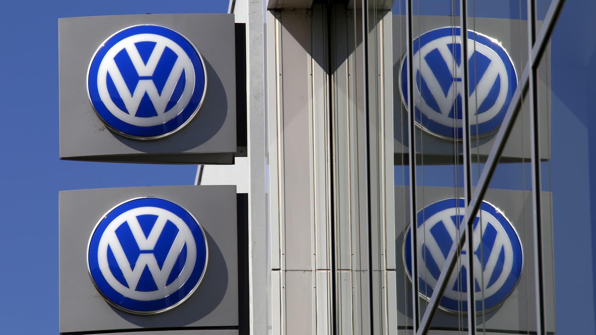 VW recalls 246,000 Atlas SUVs due to issue with airbags, brakes