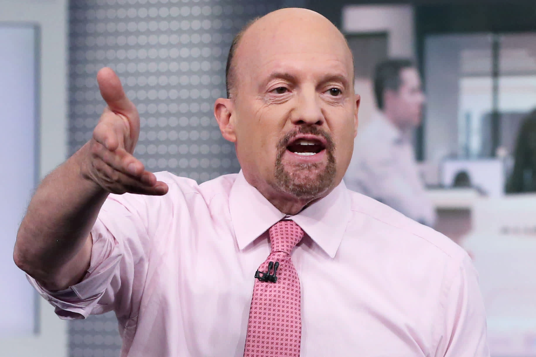 10 dividend stocks that Jim Cramer says should be on your shopping list