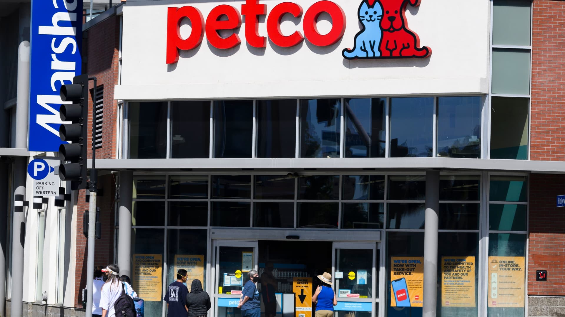 Invest in Petco instead of Chewy, says Jim Cramer