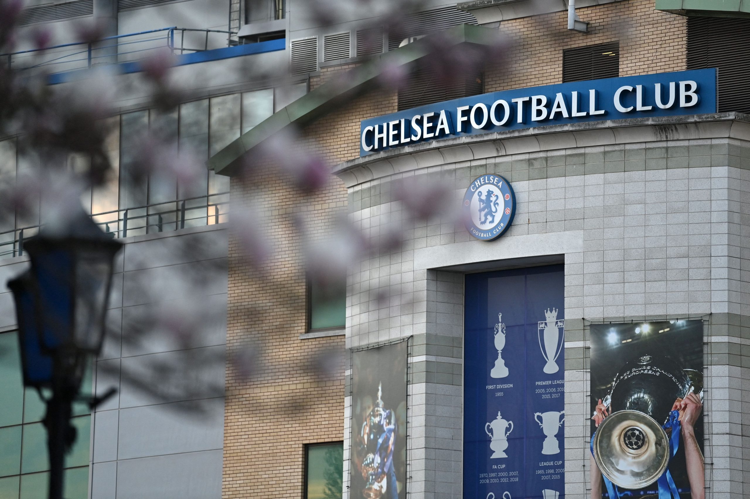 Chelsea FC at risk amid sanctions on Russian oligarch Abramovich Chelsea FC at risk amid sanctions on Russian oligarch Abramovich