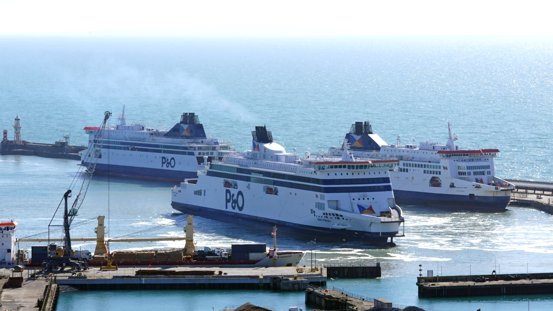 P&O Ferries sacks 800 staff and suspends sailing, says not sustainable