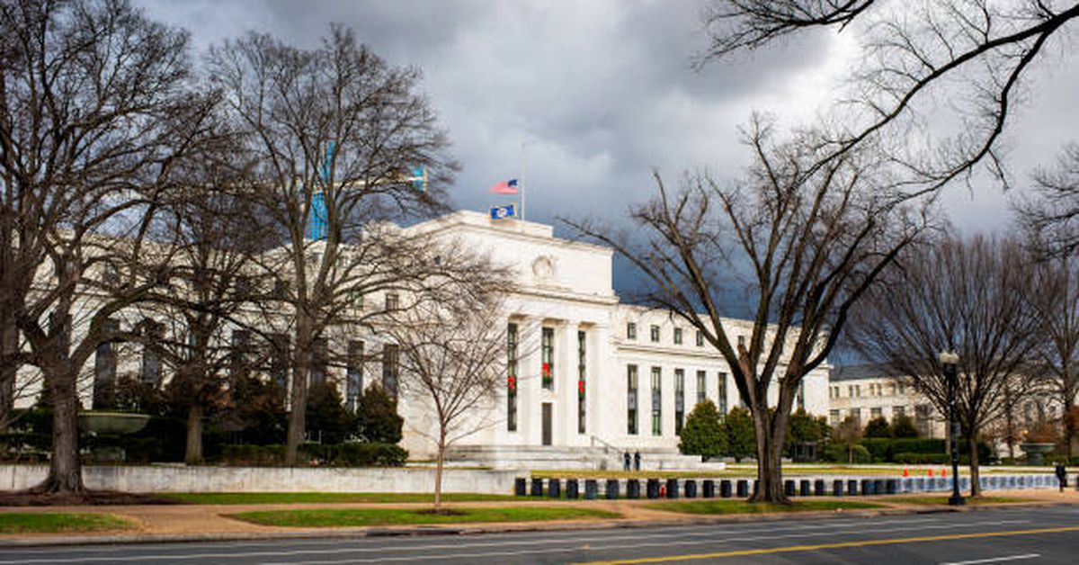 Bitcoin Holds Above $40K as Market Adjusts to Higher Rates From Federal Reserve