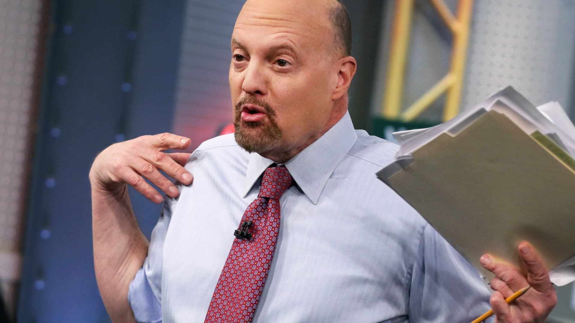 Charts suggest now is the perfect time to buy gold, Jim Cramer says