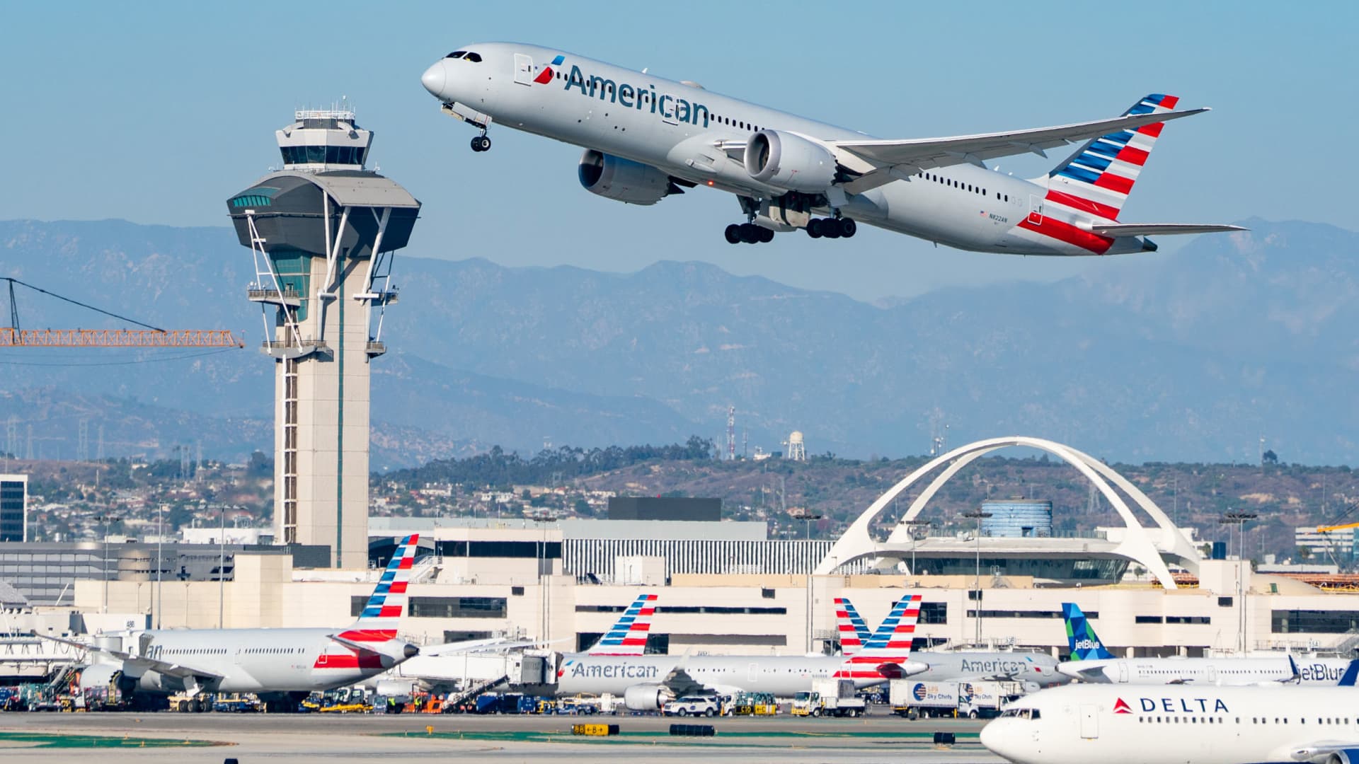 American Airlines (AAL) 1Q 22 earnings