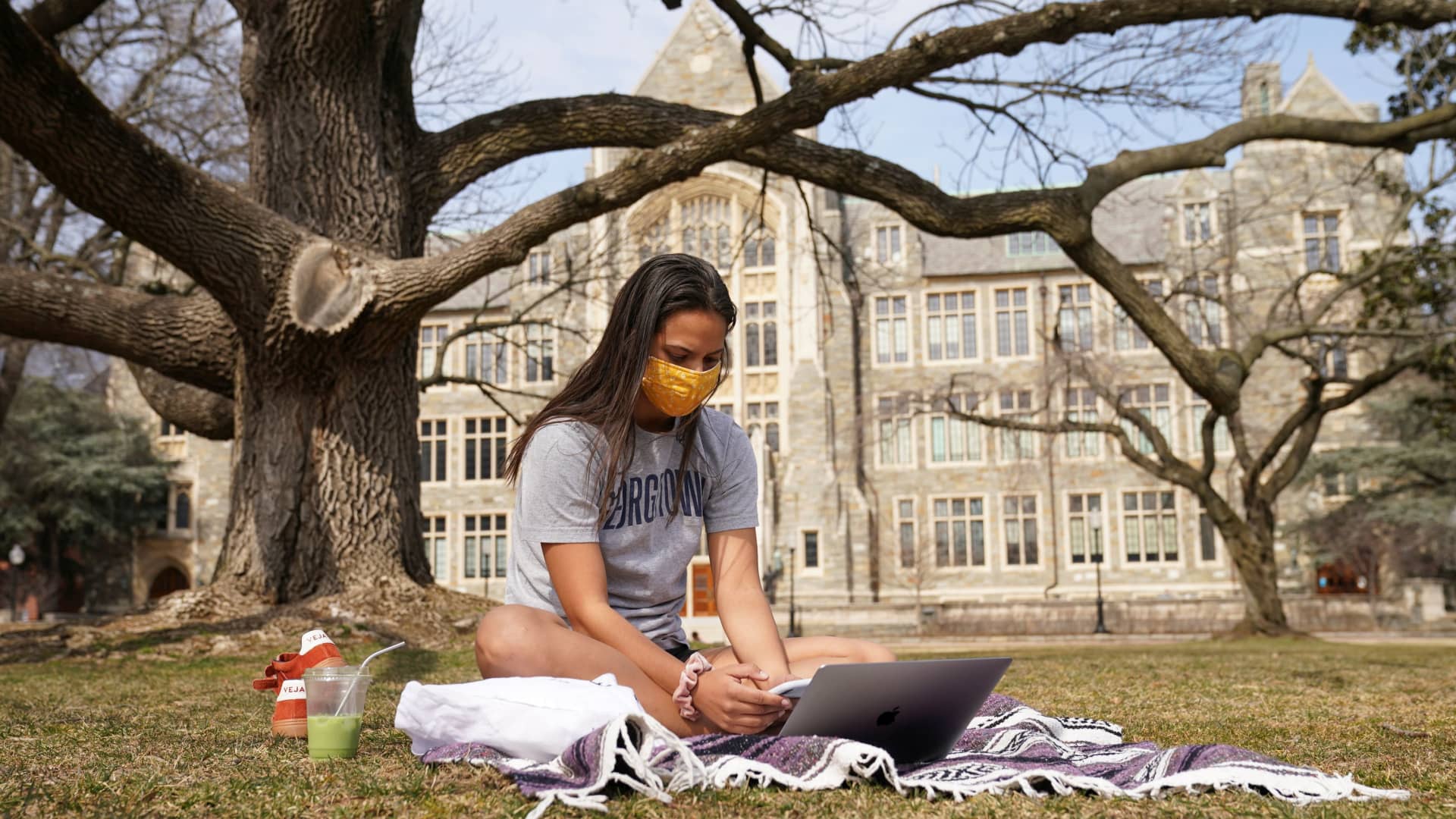 U.S. universities reinstate mask mandates